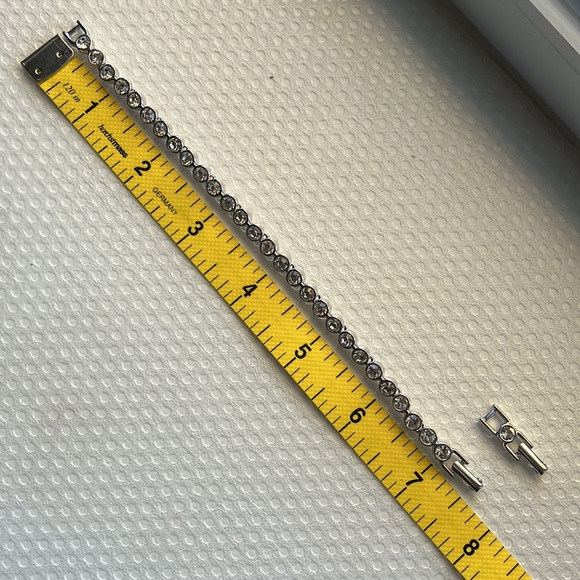 Authentic Swarovski tennis bracelet with certificate - Picture 11 of 15